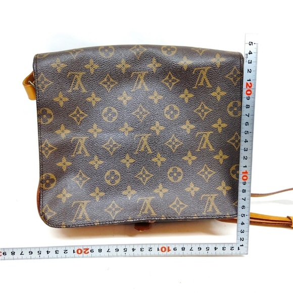 Louis Vuitton LV Shoulder Bag Cartouchiere GM Brown
Monogram 1946994 - Picture 2 of 9